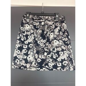 Banana Republic Floral Print Skirt Women's‎ Size 6 Black Gray Pleated